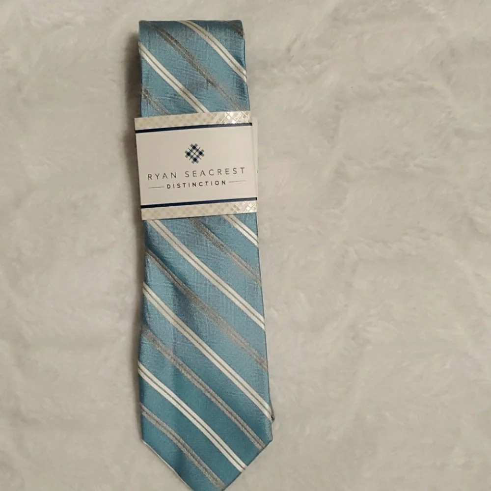 Ryan seacrest distinction tie